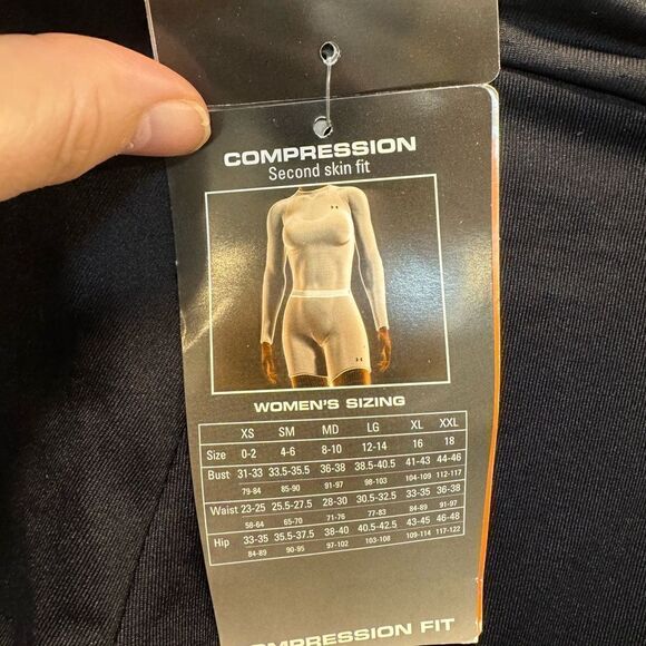 NWT woman’s Black compression/Capri athletic wear - Picture 14 of 15